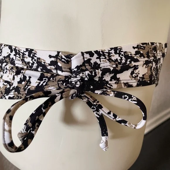 Beautiful bikini 👙 - Picture 2 of 6